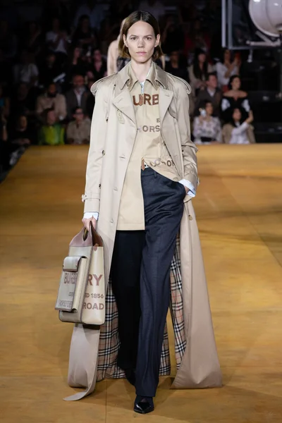 Look 16
